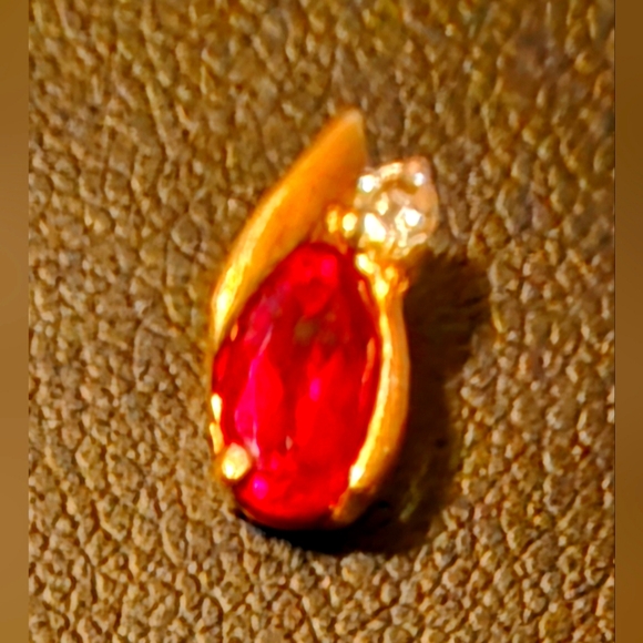 Ruby stud earrings - Picture 3 of 4